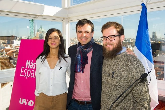 Andrés Herzog con Estíbaliz Ochoa y Julio Lleonart 