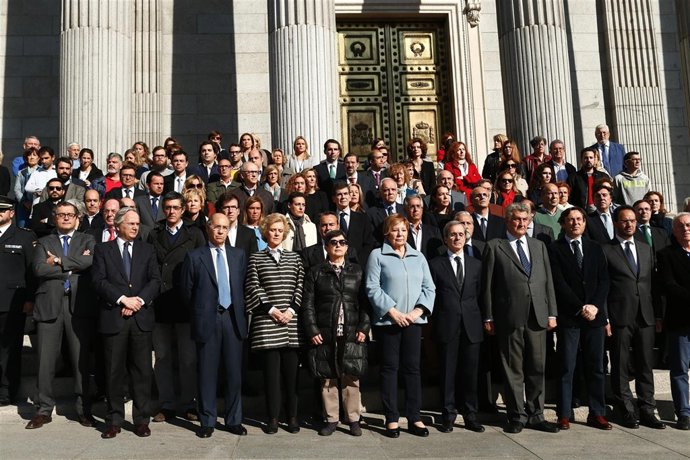 Minuto de silencio en el Congreso por los atentados de París