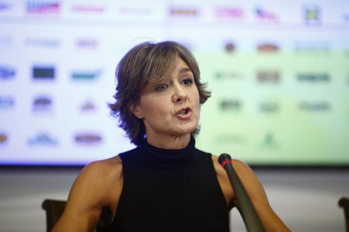 Isabel García Tejerina preside la firma del acuerdo con el sector lácteo