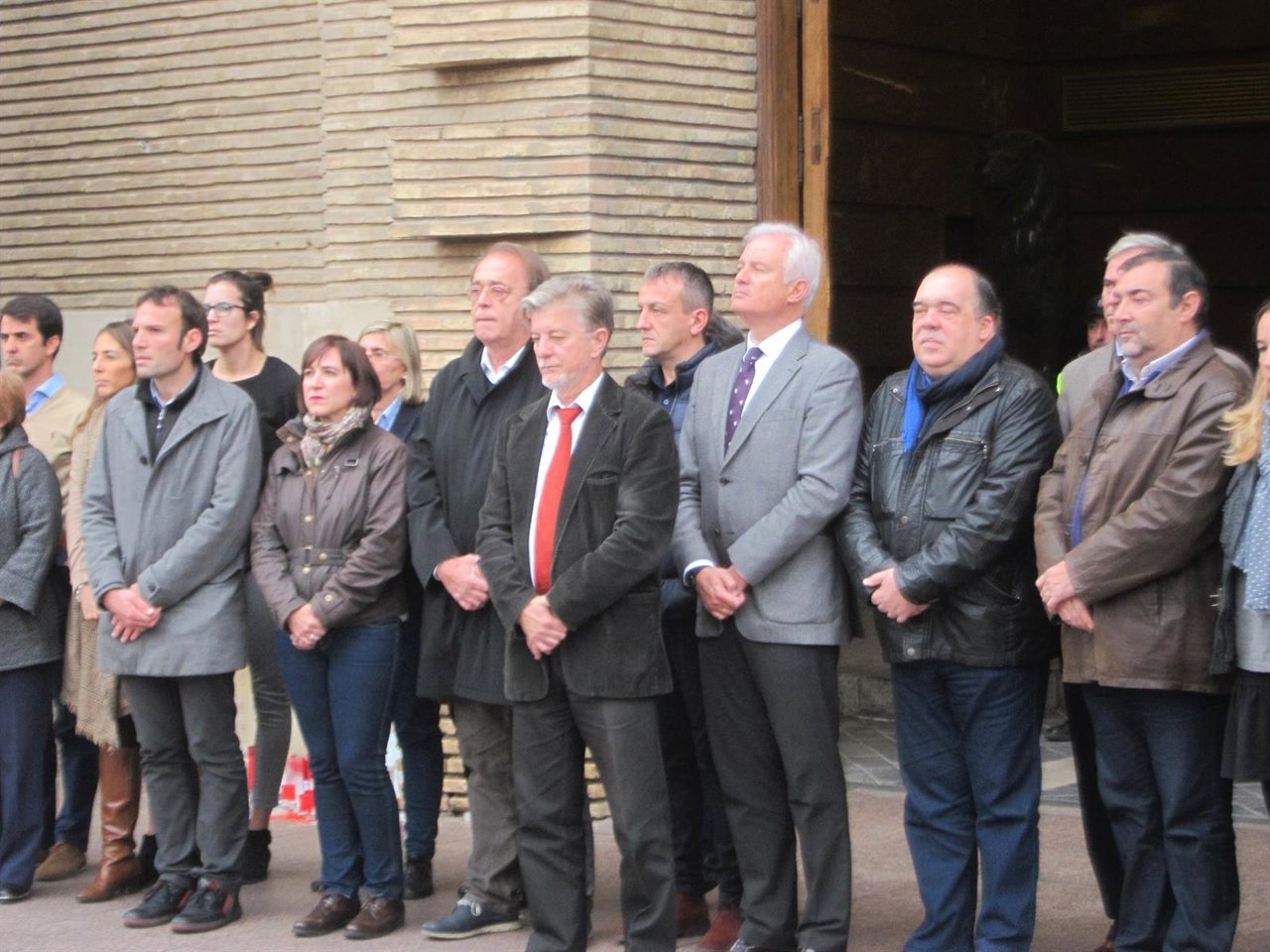 El alcalde en la concentración de repulsa a los atentados de París