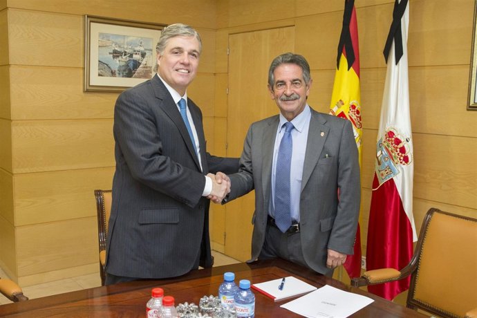 Revilla con el embajador de Uruguay en España 