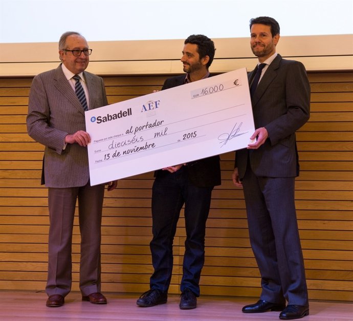  Xavier Vallhonrat (AEF),Joan Raventós (Acnur) Y Eduardo Currás (Banco Sabadell)