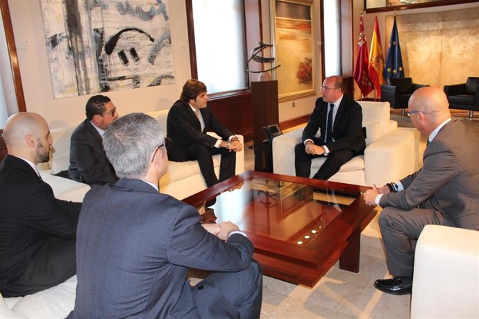 Sánchez, con los representantes de COEC