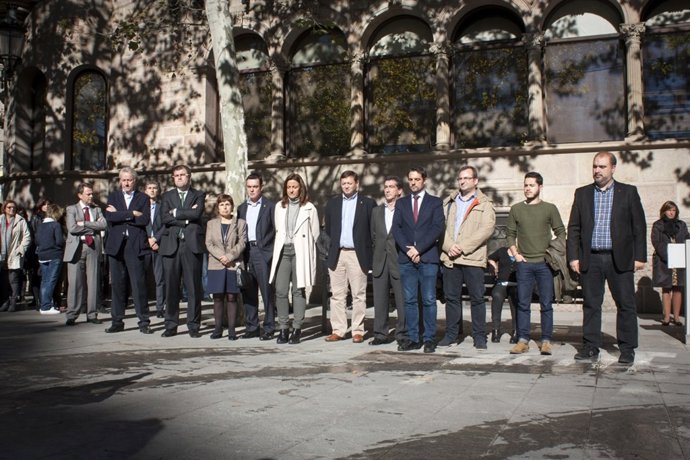 Diputación de Barcelona guarda 5 minutos de silencio por los atentados de París