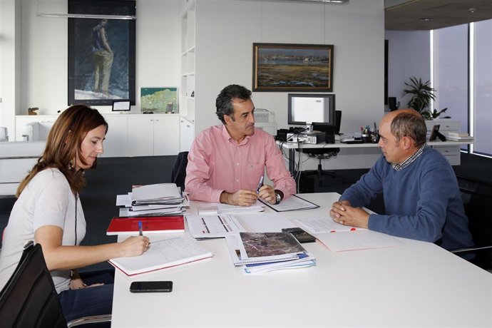 El consejero con el alcalde