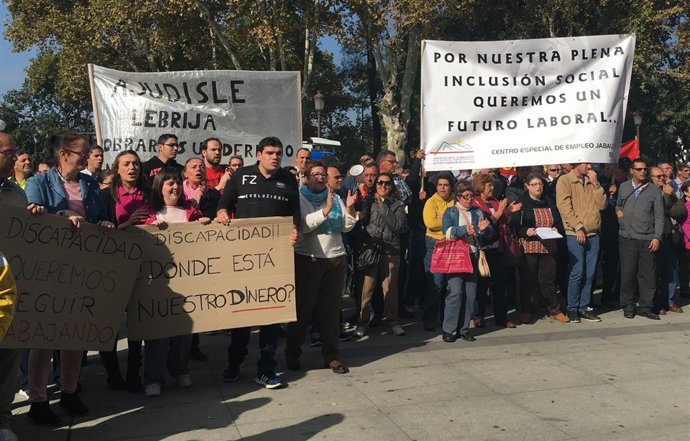 Los centros especiales de empleo se manifiestan ante San Telmo