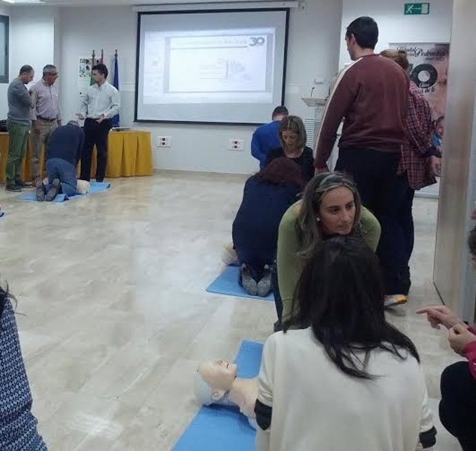 Profesores reciben clase de RCP