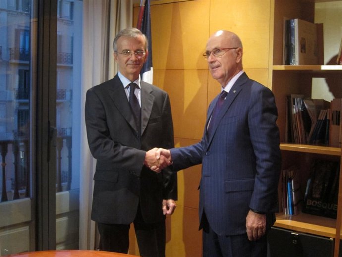 El cónsul de Francia en Barcelona, E.Beslay, y el líder de Unió, J.A.Duran