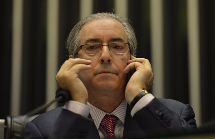 PSDB classifica defesa de Cunha de "desastre" e pede seu afastamento do comando 