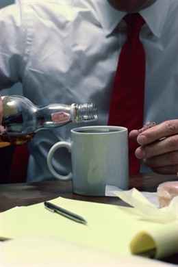 Trabajador, alcohol, alcoholismo
