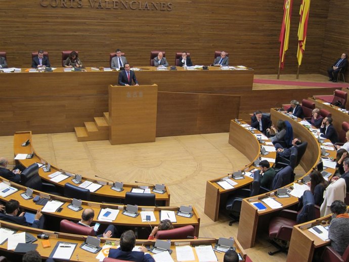 Rubén Ibáñez en la tribuna de las Corts