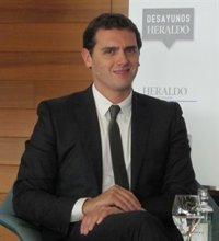 Rivera (C's): Ganar las generales permitiría "descarrilar el proceso separatista" catalán