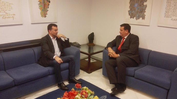 Reunión de Maíllo con el presidente de Cepes, José María Algora