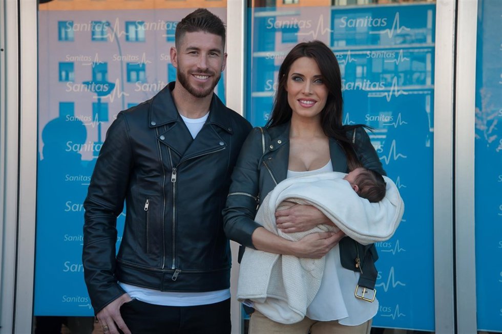 Sergio Ramos y Pilar Rubio listos para llevar a Marco a casa