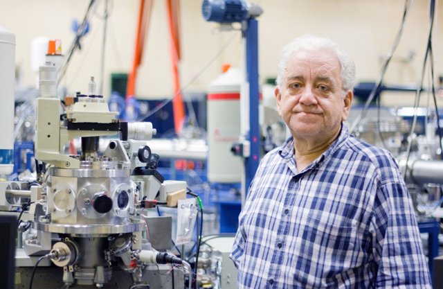 Rafael García Tenorio, investigador de la US analisis partículas