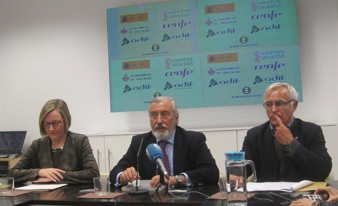 De izquierda a derecha, Salvador, Gómez-Pomar y Ribó, en rueda de prensa