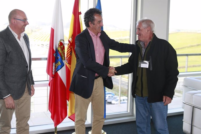 Martín se reúne con el alcalde de Herrerías