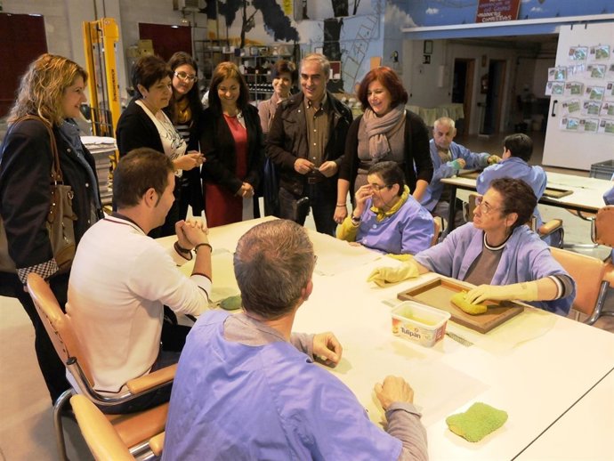 Visita de los candidatos del PSOE de Granada a la asociación VALE de Dúrcal.