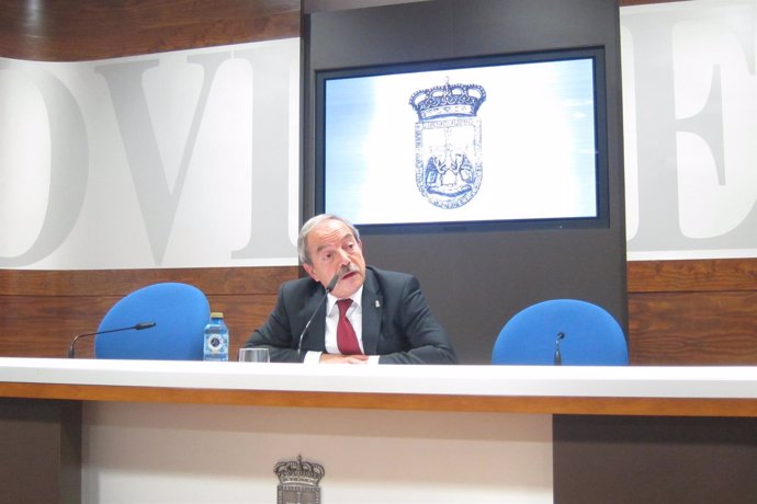 Wenceslao López durante la rueda de prensa
