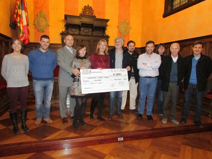 ENTREGA DONATIVO CARRERA POPULAR IBERCAJA 2015