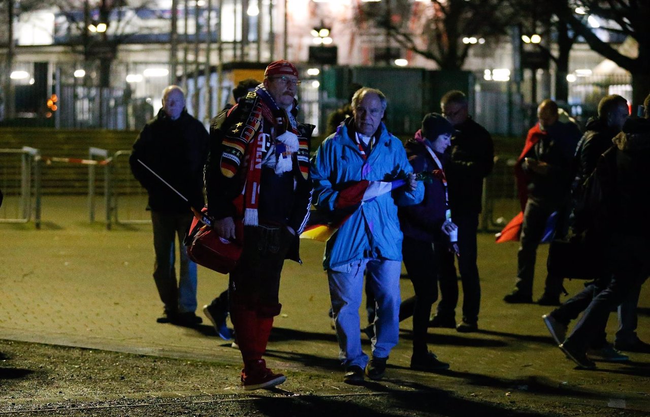 La policía desaloja el estadio de Hannover 