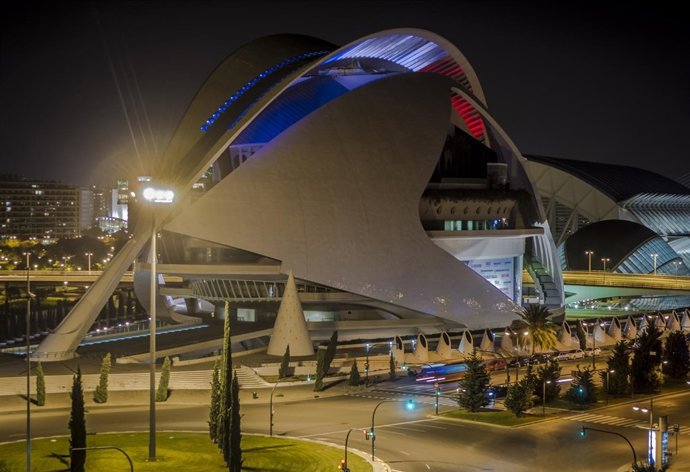 El Palau de les Arts Reina Sofía homenajea a las víctimas de París