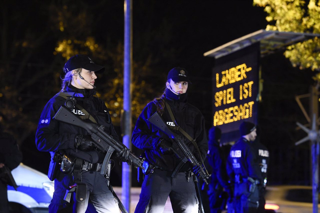 La policía evacua el estadio de Hannover