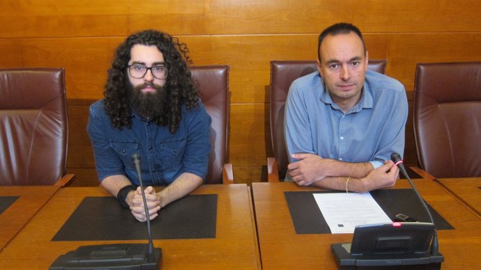 José Ramón Blanco con el candidato de Podemos al Senado, Kevin Botejara 