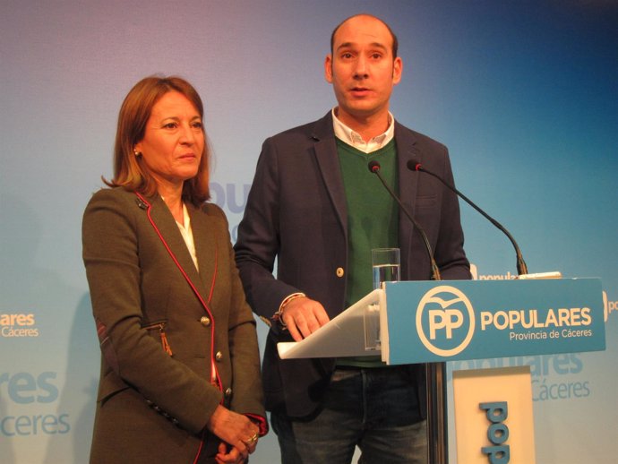 José Ángel Sánchez Juliá y Elena Nevado, miembros del PP