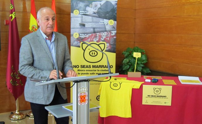 El concejal Roque Ortiz presenta campaña 'No seas marrano'