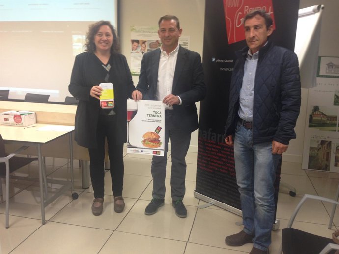 La consejera Elizalde, Ocáriz y Gil, en la presentación.