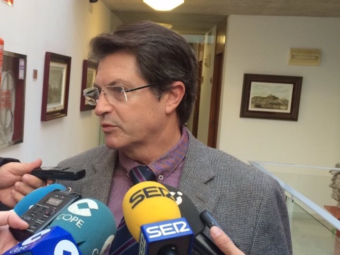 El alcalde de Lorca, Francisco Jódar, atiende  a los medios