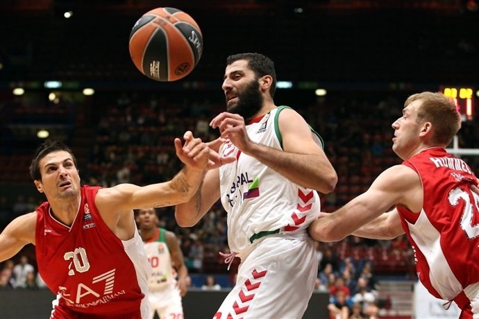 Bourousis en el Laboral Kutxa - EA7 Emporio Armani Milan