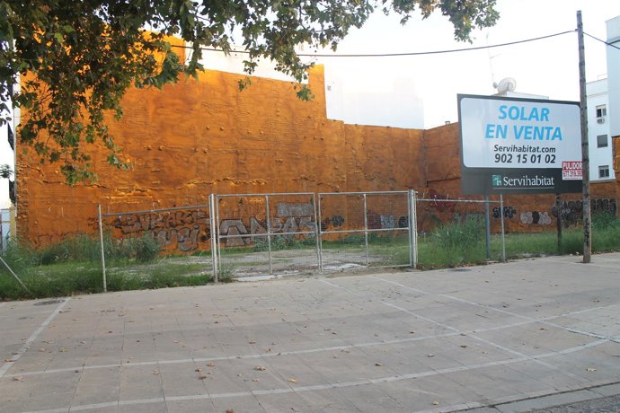 Solar en la avenida de Torneo de Sevilla