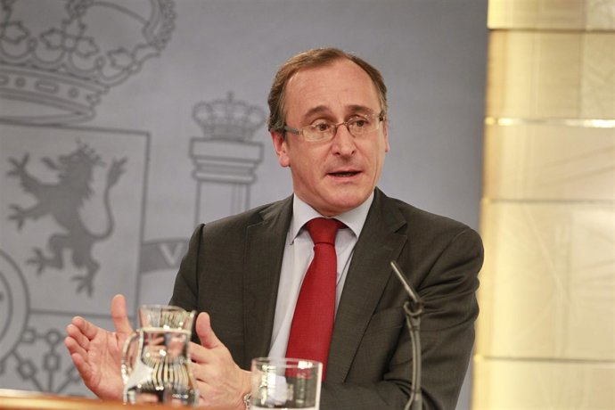 Alfonso Alonso tras el Consejo de Ministros