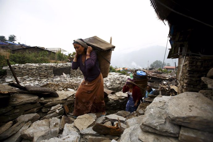 Mujeres vítimas nepalíes del terremoto