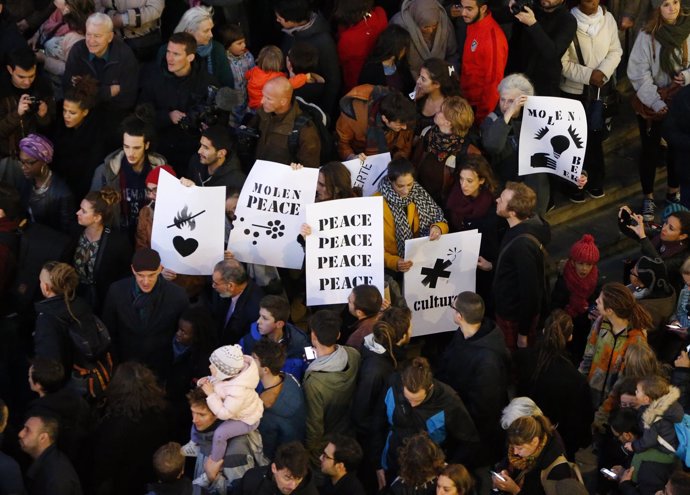 Concentración en Molenbeek (Bruselas) por los atentados de París