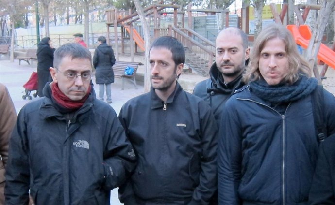 Juan Carlos Monedero (extremo izquierdo) y Pablo Fernández (extremo derecho)