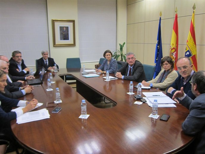 El consejero Olona preside la reunión del comité científico del lindano