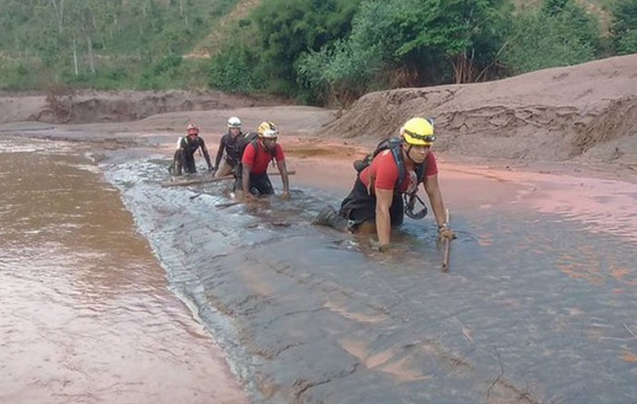 Avalancha de barro tras rotura de presas en Mariana, Brasil