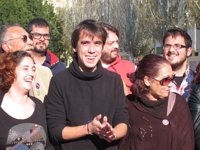 El líder de Podemos Málaga pone su cargo a disposición de la militancia