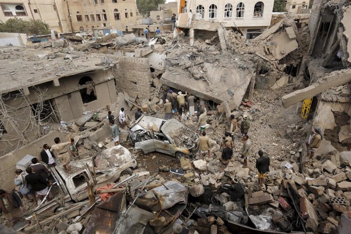 Zona bombardeada en Saná por la coalición 