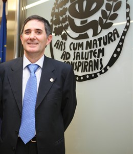 Juan Carlos Gimeno, colegiado de honor de los farmacéuticos de Zaragoza