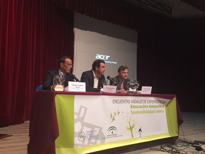 El consejero de Medio Ambiente, José Fiscal, en Bollullos Par del Condado. 