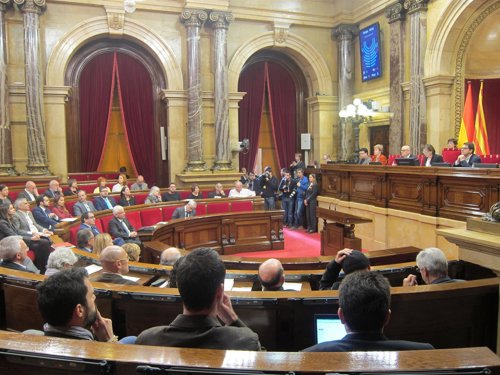 Carme Forcadell lee una declaración institucional contra los atentados en Beirut