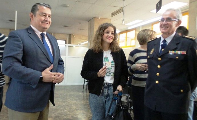 Antonio Sanz DNI electrónico 3.0 en Comisaría Provincial de Málaga