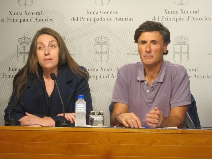 Lorena Gil y Enrique López, diputados de Podemos