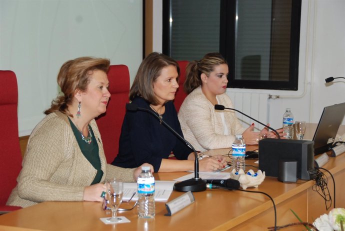 Vega, Cobo y Martín en las jornadas sobre violencia de género.