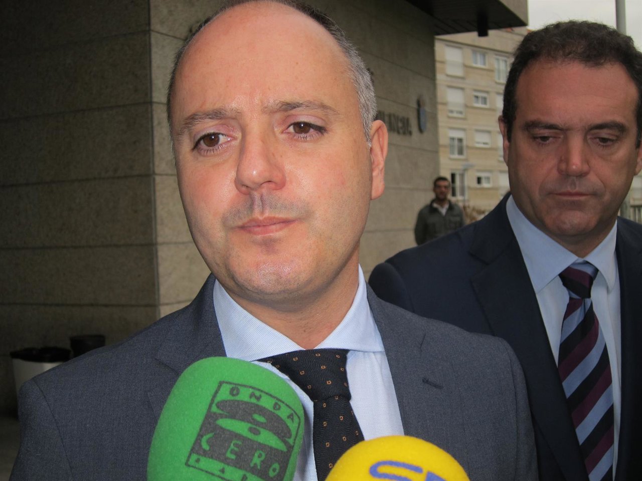 El edil David Regades acude al juzgado a declarar.