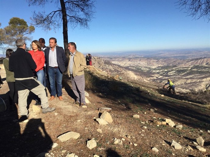 Visita a la zona afectada por el incendio de Quesada